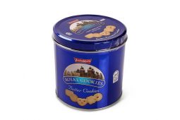 קופסת פח עם עוגיות חמאה