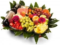 סלסלה בשילוב של יין ושוקולד